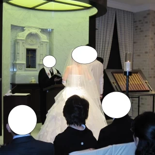 外国人の神父さんでした。