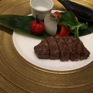 メイン料理の静岡牛