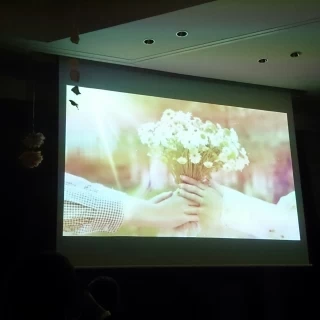 大きなモニター