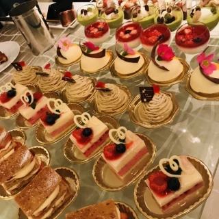 デザートブッフェのケーキ。