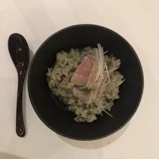 締めのわさびまぐろ茶漬け