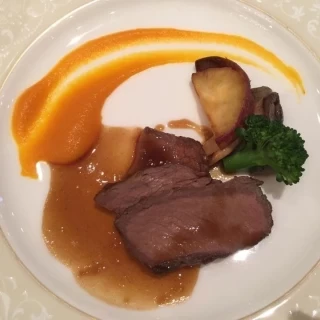 肉料理。大変美味でした。