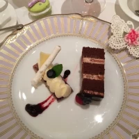 お皿が可愛いらしくて、ケーキが映えます。