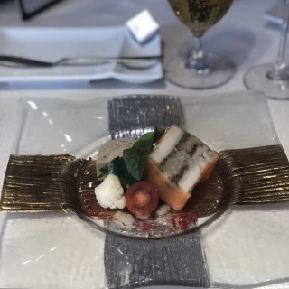 ウェルカムオードブルです。新郎新婦が入場する前のお料理です。