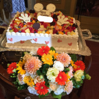 ウェディングケーキと装花