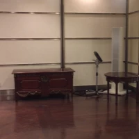 3区画に分かれており、右側の小さな会場です。