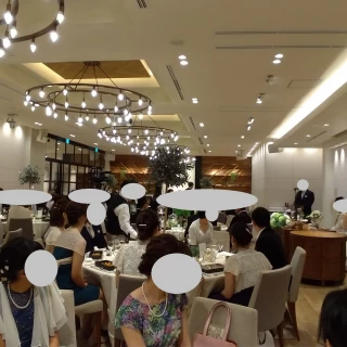 横長の会場、天井は高かったので広く感じた