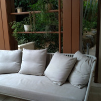 ガーデンにもソファが設置。カジュアルな雰囲気になってよかった