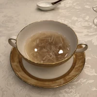 フカヒレとエノキのスープです