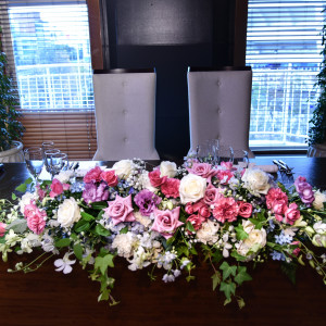 メインテーブルの装花になります。|490887さんのホテル横浜ガーデンの写真(566961)