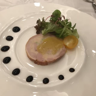 フォアグラが内部に入っています。