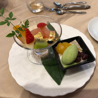 デザートの桃寒天