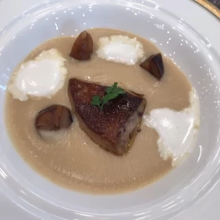 栗とフォアグラのスープ。