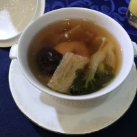 高級食材をつかった薬膳スープ