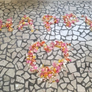 フラワーシャワーの後です。