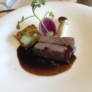 メインのお肉。ソースが最高です