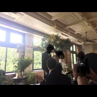 披露宴会場と新郎新婦席