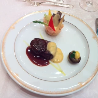 メインのお肉料理