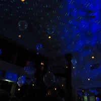ランタン演出をしました。ゲストの皆さんに私た手渡ししました