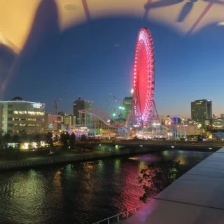 披露宴会場の窓からの夜景がとてもキレイです。