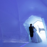氷の教会入口（内側から）
外からさす光を取り入れた撮影