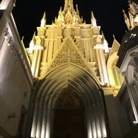 夜の外観