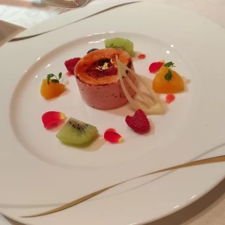 ウエディングケーキ以外のデザートもとても美味しかったです。