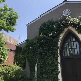 ガーデン内に立つ教会。