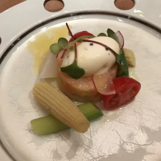前菜のホタテとサーモンのタルタル
