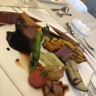 イチボのグリル。美味しい！けど、お肉のボリューム足りないかな