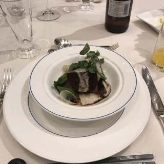 メインの牛フィレ肉の赤ワイン煮込み