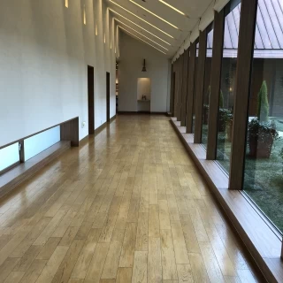 回廊
右手にガーデンがあります