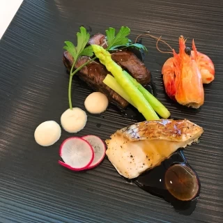 メイン料理のお魚とお肉がとても美味しかったです！