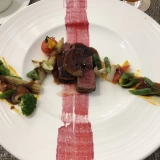 メインの肉料理