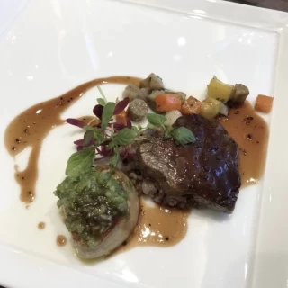 お肉料理のロッシーニ
