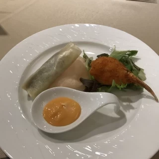 中華です。美味しく、見た目もキレイ。