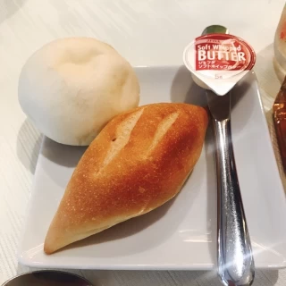 米粉を使用し和テイストにあうようにしたパン。