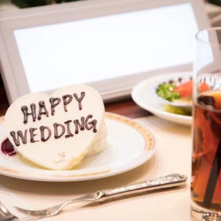 ケーキの上のプレート