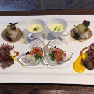 元々がレストランウェディングの会社なので美味しいです。