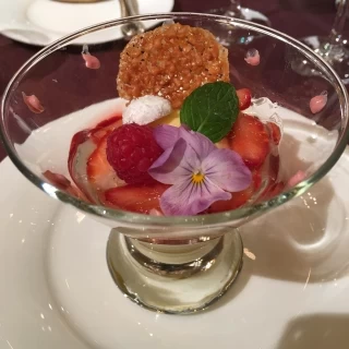 食後のデザートも甘すぎず美味しかったです。