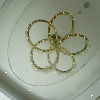 チャペルのシャンデリア