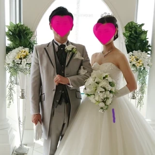 白を基調に自然光が入り、全体的に明るいです