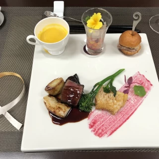お料理試食させていただきました。