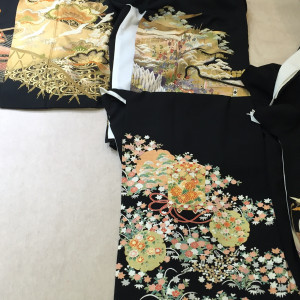 新郎新婦母親の留袖。衣装室にて。|494089さんの生田神社会館の写真(581194)