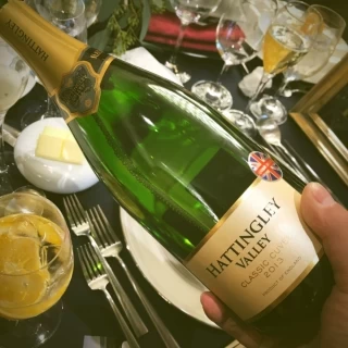 乾杯酒はテーマに合わせたドリンク