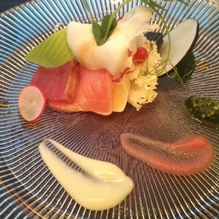 前菜。彩りよく、おいしかったです。