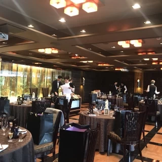 披露宴会場 和モダン