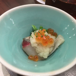 一口サイズの料理を出していただきました。