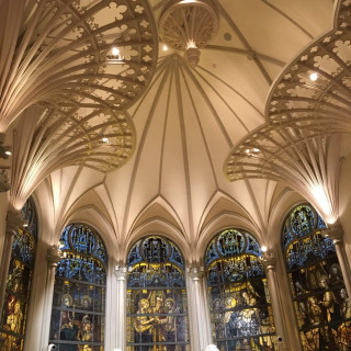 天井が高く、100名収納可能な大聖堂