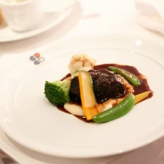 お肉料理、牛ほほ肉の赤ワイン煮込み。ほろほろ柔らかかったです
